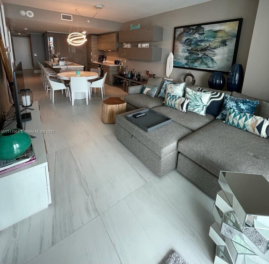 Foto principal - 650 NE 32nd St