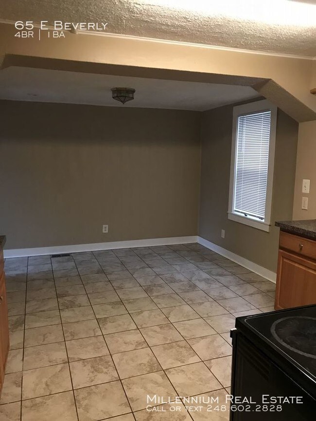 Building Photo - Charming 4 bedroom in North Pontiac!