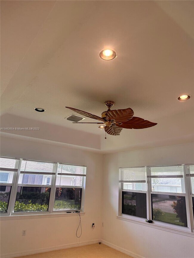 Foto del edificio - 1810 Blue Heron Ln