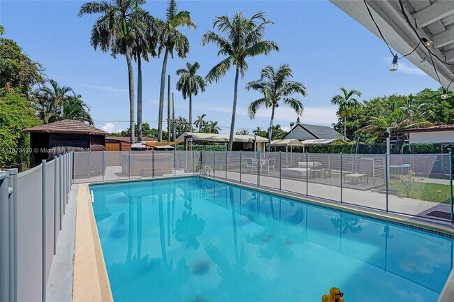 Foto del edificio - 221 NW 145th St