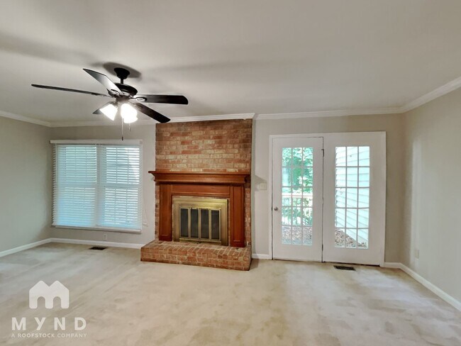 Foto del edificio - 727 Twin Brooks Ct