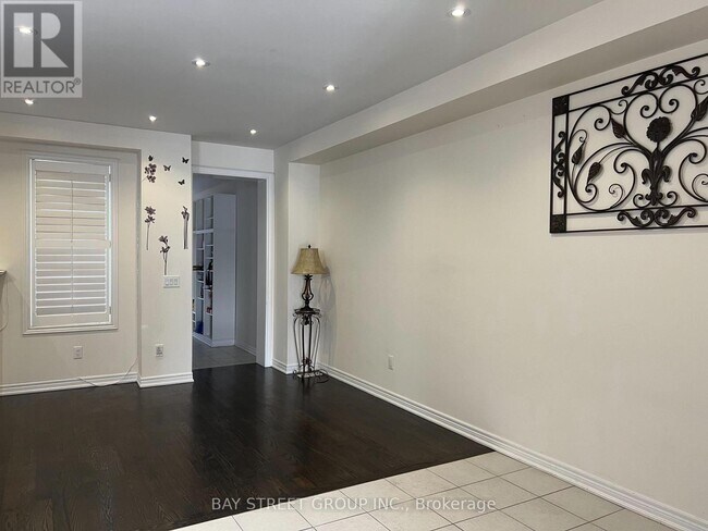 Building Photo - 571 Sixteen Mile Dr