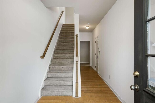 Foto del edificio - 1798 Oak Brook Ln NW