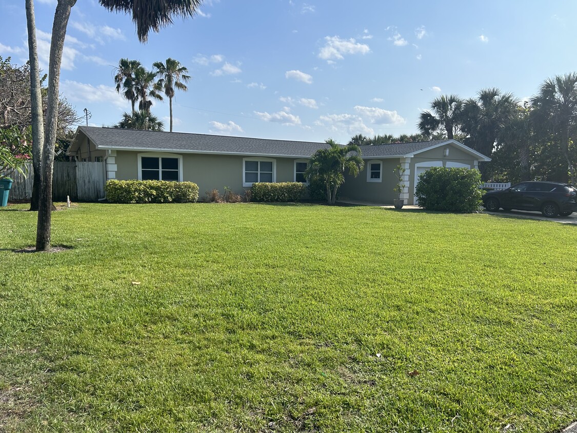 Primary Photo - 135 Sea Crest Dr