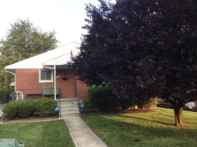 Foto del edificio - 7010 Hamlet Ave