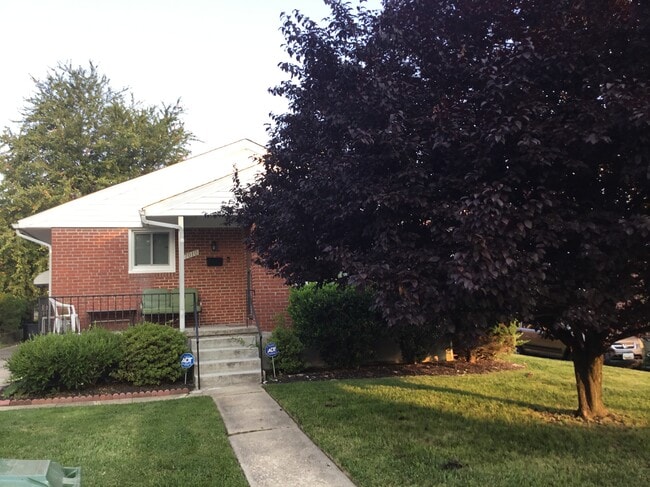 Building Photo - 7010 Hamlet Ave
