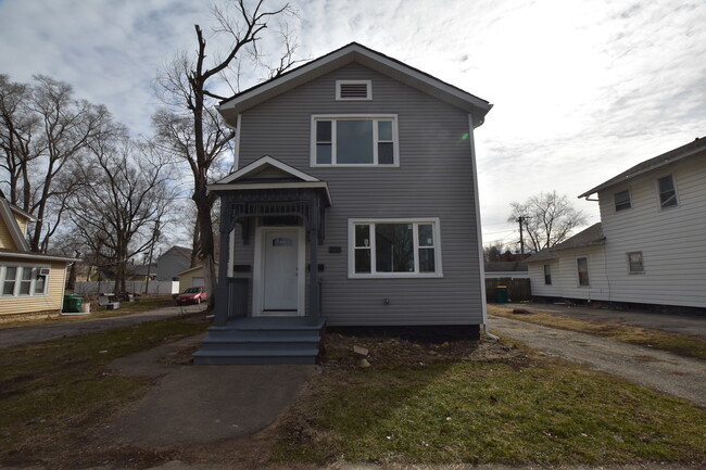 Building Photo - 208 Mound St