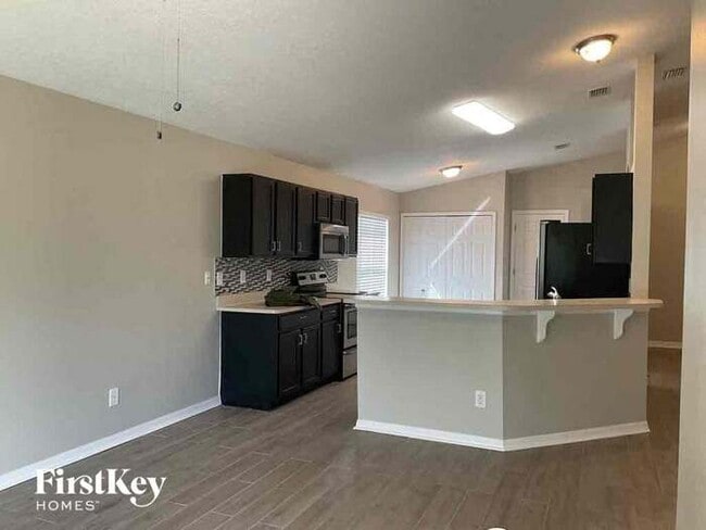 Building Photo - 530 Melanie Cir