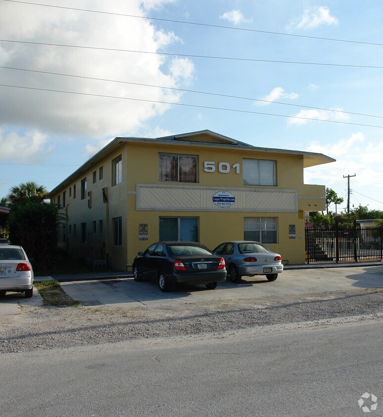 Building Photo - 501 SE 23rd St