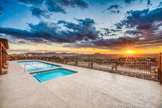 Foto del edificio - Sanctuary At Shasta- Luxury Apartments