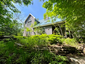 Building Photo - 4967 Opeongo Rd