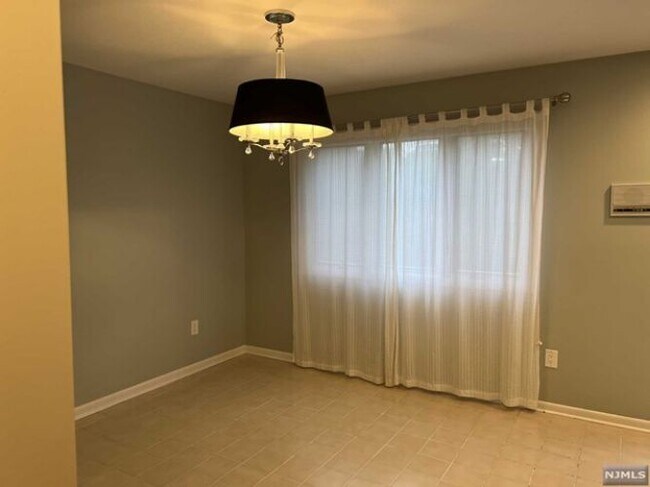 Foto del edificio - 7-14-14 Cross Meadows