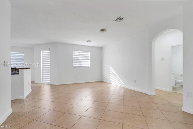 Building Photo - 5 br, 3 bath House - 24082 SW 112th Ct