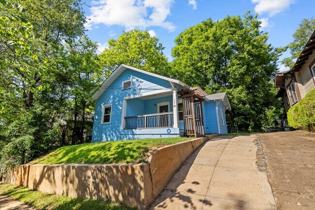 Building Photo - Beautiful 3 Bedroom 2 Bath