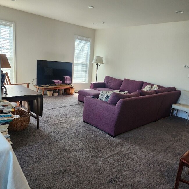 Foto del edificio - Welcome to this charming 3-bedroom, 2.5-ba...