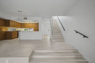 Building Photo - 157 Calle Bravo