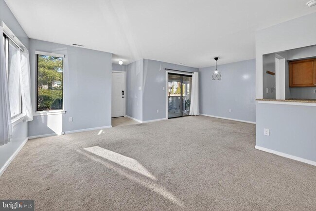 Building Photo - 203 Gregorys Way