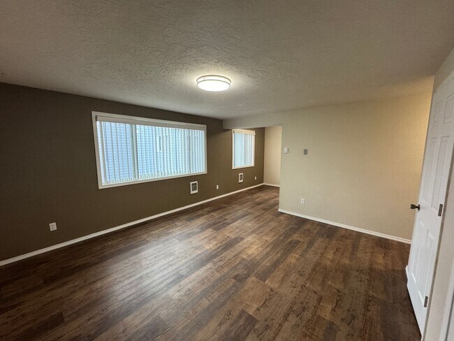 Foto del edificio - 144 SW Lee St