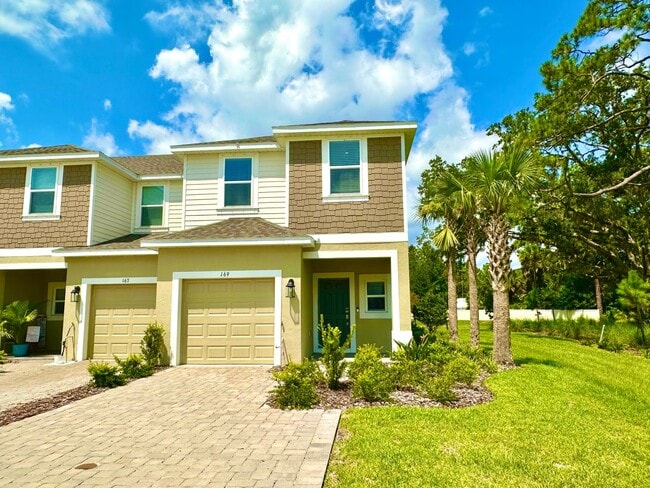 Building Photo - Freshly completed 3Bedrooms/2.5Baths End-U...