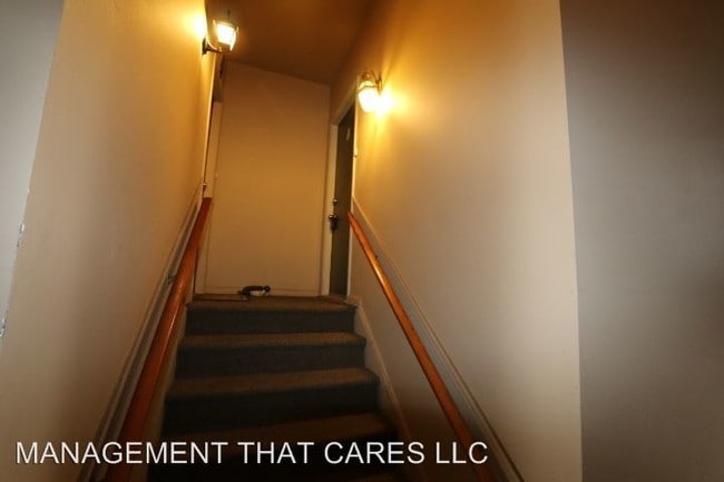Building Photo - 2 br, 1.5 bath House - 5906 Noyes Court #4