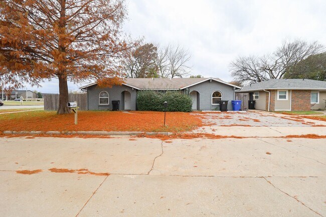 Building Photo - S Elm Ct Duplex