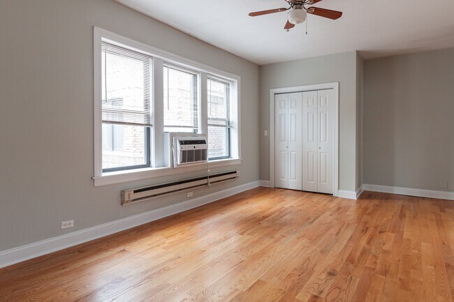 Foto del edificio - 3723 N Pine Grove Ave