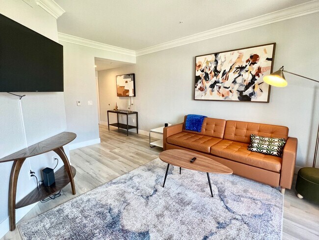 Foto del edificio - Gorgeous Remodeled 1 Br 1 Ba Furnished Luxury Condo w/all Utilities Included in Rent
