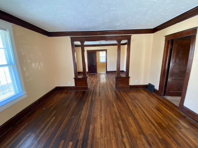 Building Photo - 3400 E 69th St