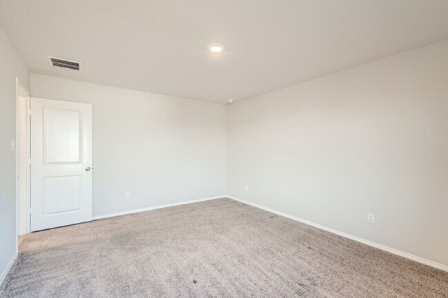 Building Photo - Cozy 3 bedroom off 211 and 90! 10 miles fr...