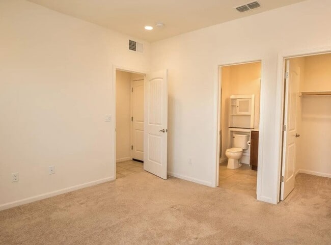 Building Photo - 39872 Sawyer Terrace