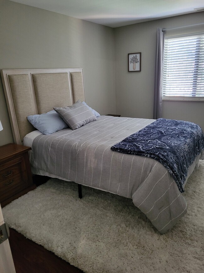 950 E Rue de la Banque St, Creve Coeur, MO 63141 Condo for Rent in