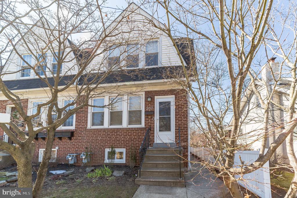 Foto principal - 207 W 11th Ave