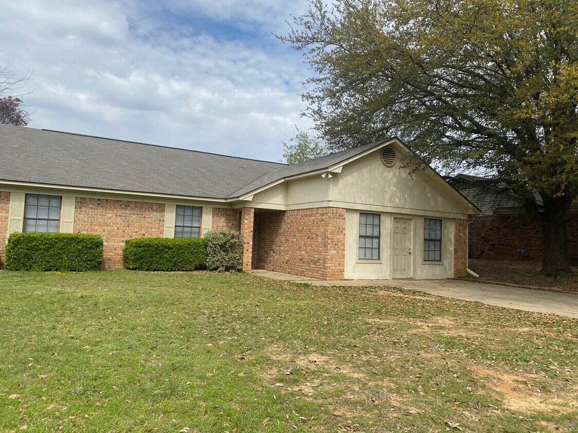 208 La Grange Dr, Wake Village, TX 75501 House Rental in Wake Village