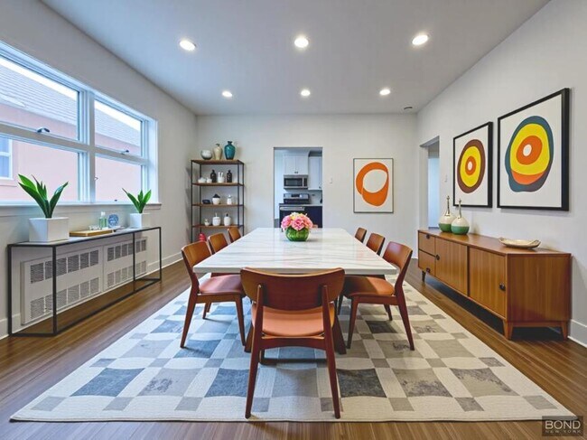 Foto del edificio - 3 bedroom in Brooklyn NY 11214