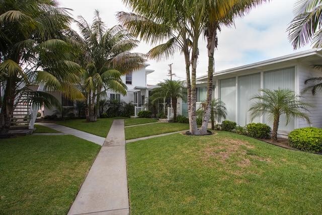 Foto del edificio - Spacious One Bedroom So Close to Windansea Beach with Garage!