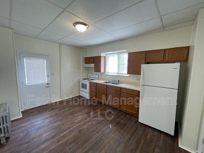 Building Photo - 305 S Front St