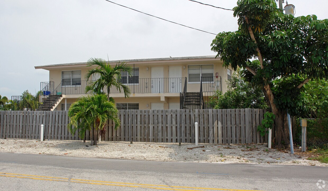 Vista de frente - 4440 NE 1st Ter