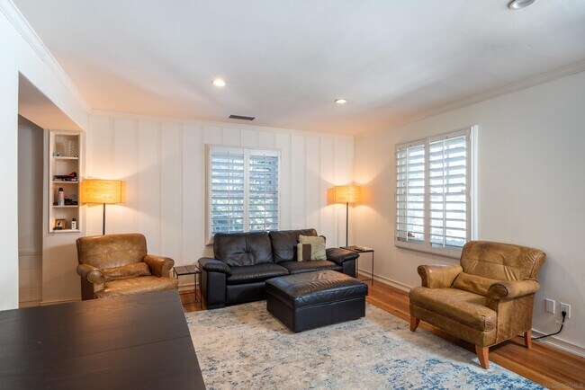 Building Photo - 1121 Virginia Way