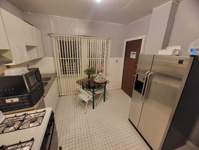 Photo - 7330 S Yates Blvd House