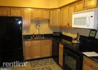 Building Photo - 4700 Linden Knoll Dr