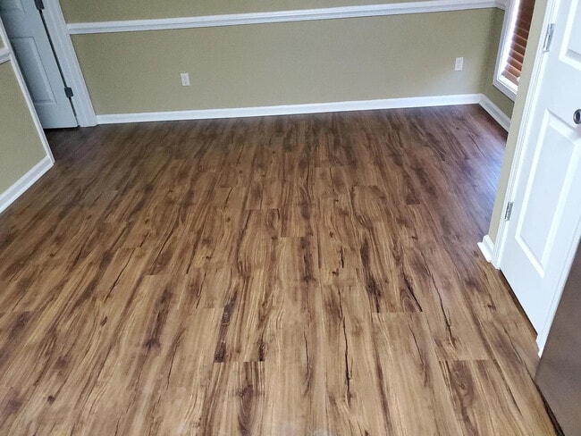 Foto del edificio - Room in Townhome on Olmadison Pl