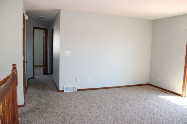 Pasillo de la planta baja - 436 23rd Ave N