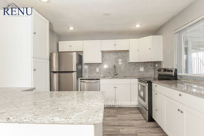 Foto del edificio - Available Now! Single Story 3 Bed, 2 Bath ...