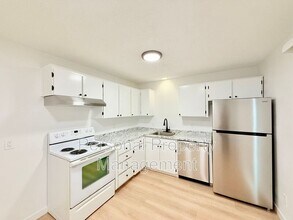 Building Photo - 7422 NE Hazel Dell Ave