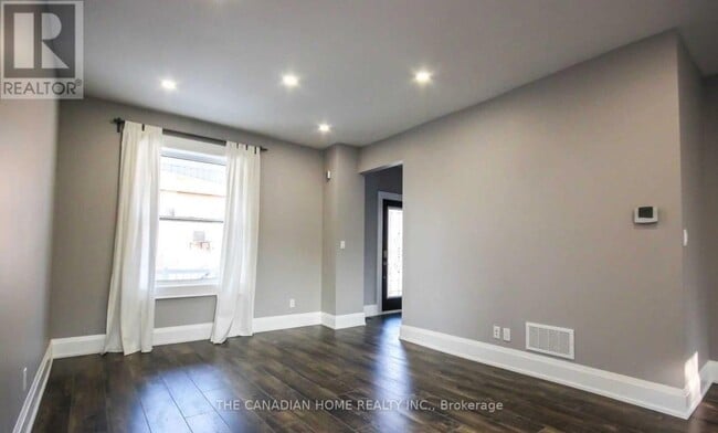 Building Photo - 58 Burton St