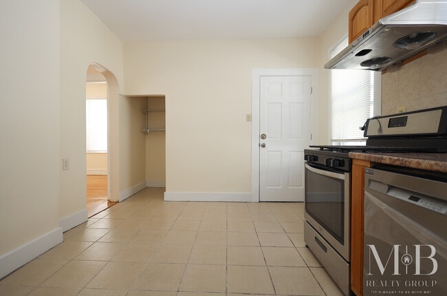 Building Photo - 110 Murdock St