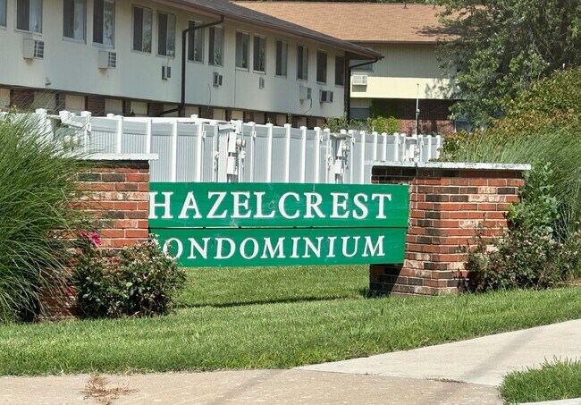 Foto del edificio - 7571 Hazelcrest Dr