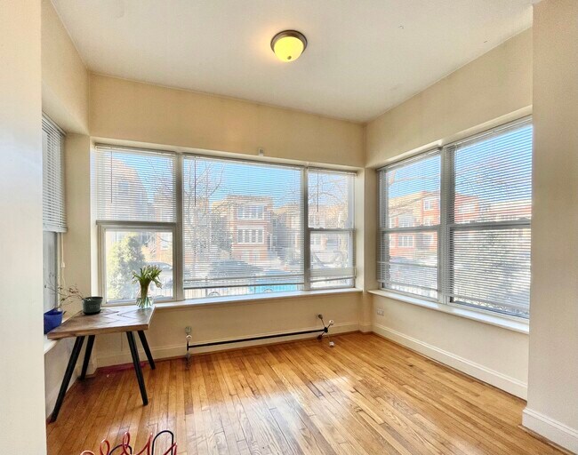 Foto del edificio - 4831 N Sawyer Ave