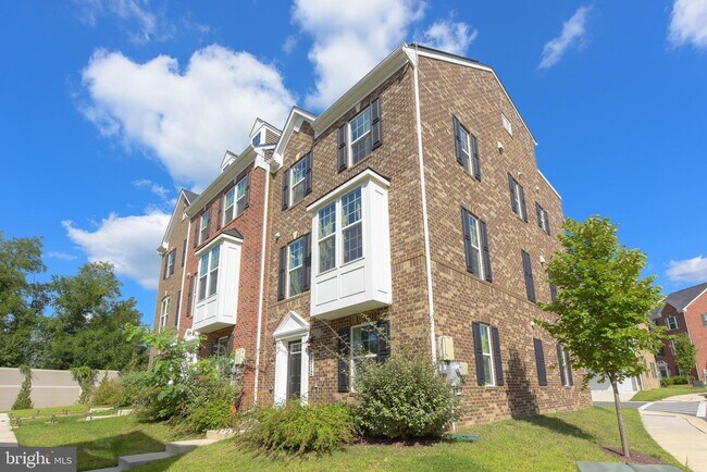 Building Photo - 9912 Vista Pointe Dr