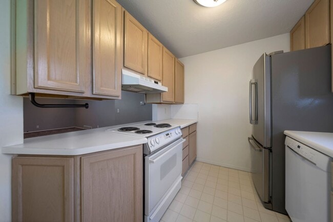 Building Photo - Charming Condo in Meadowbrook Village w 1 ...